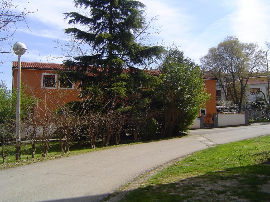 Villa Helena Pula Bagian luar foto